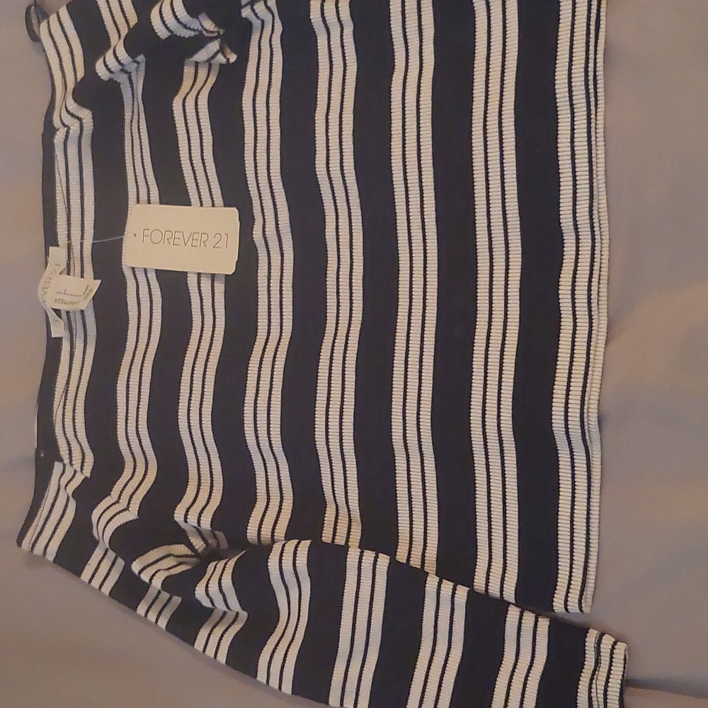 5/$25 Forever 21 Small black and white Stripe crop top 3/4 sleeves Y2K NWT